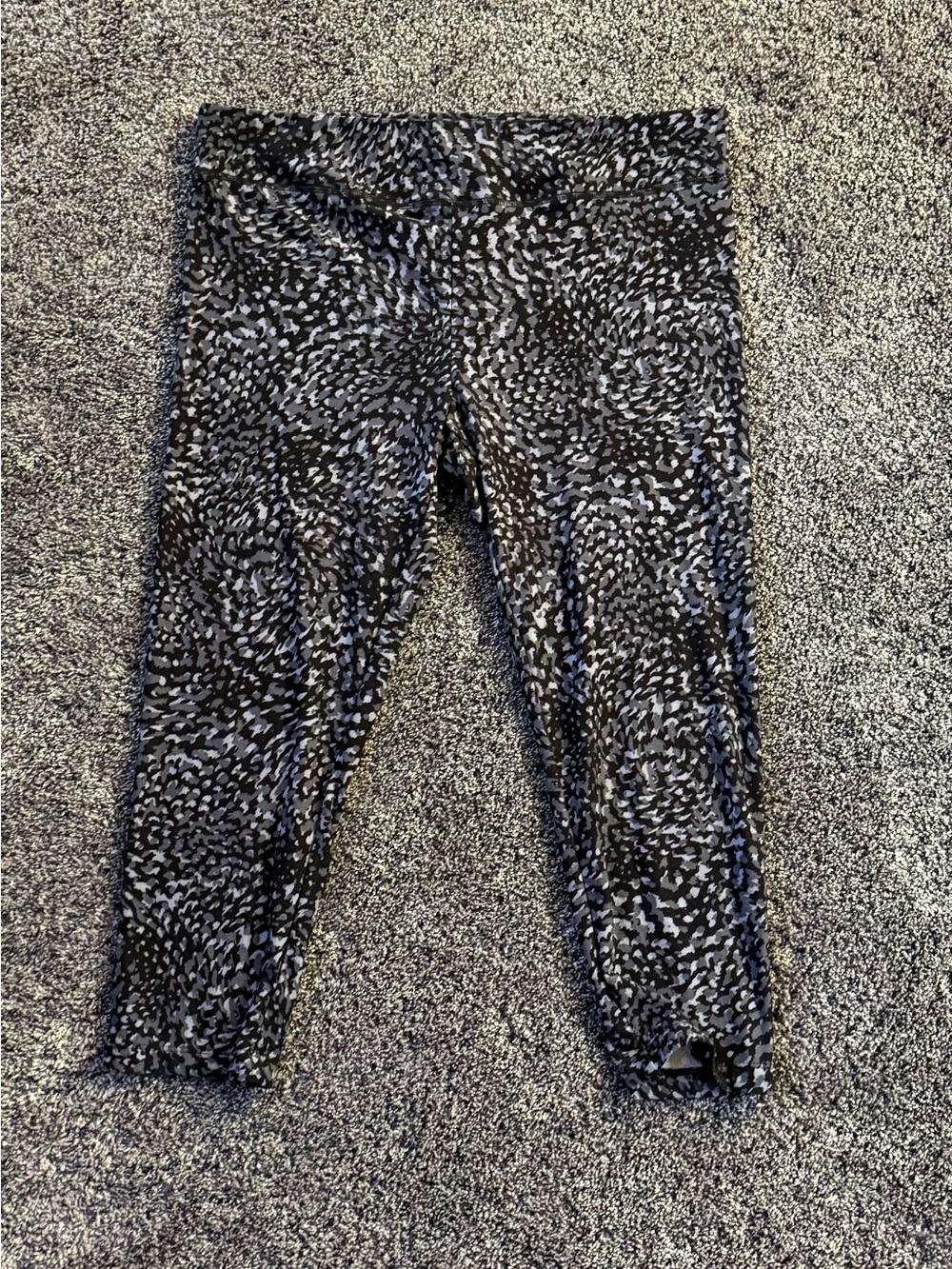 Time and Tru Black & Gray Patterned Women’s Capri Leggings size XL